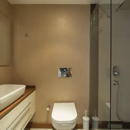 Samantha Villa Torba